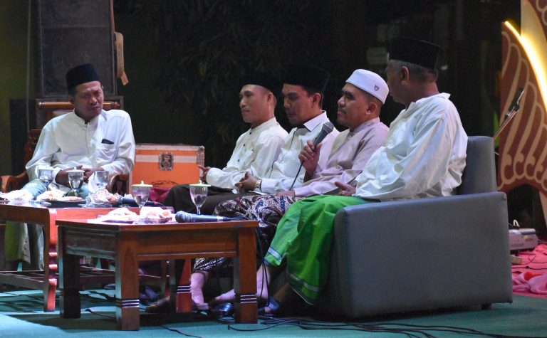 Dr. KH. Abdul Ghofur Maimoen, MA:“ Kita Ingin Hidup di Posisi Tengah yang Arif ” dalam Acara Malam Puncak SEMAR X STAI Al-Anwar