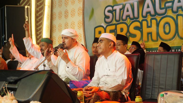 Euforia Bersholawat Mahasiswa Dalam Penutupan Masa Perkuliahan Semester Genap Di STAI Al-Anwar