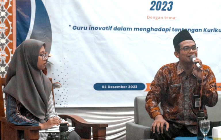 Peringati  Hari Guru Nasional, HMP PGMI Adakan Seminar Pendidikan