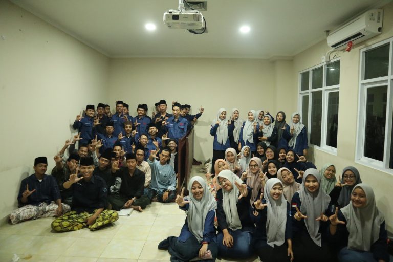 Taaruf LPM Garda Pena STAI Al-Anwar Cetak Maba Kritis & Kreatif