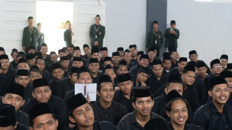 Menyambut Mahasiswa Baru, STAI Al-Anwar Sarang Gelar MASTAMA ke-XIV Penuh Kebersamaan